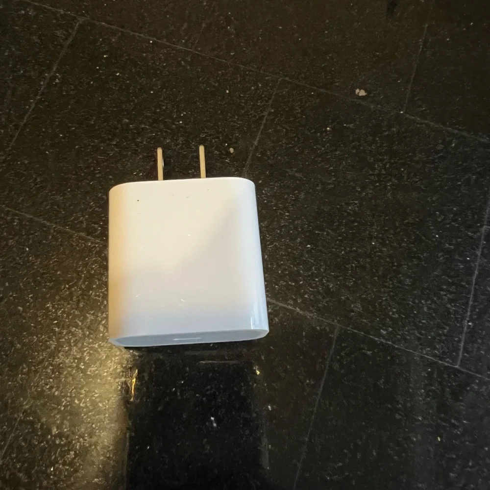 iPhone 20W adapter